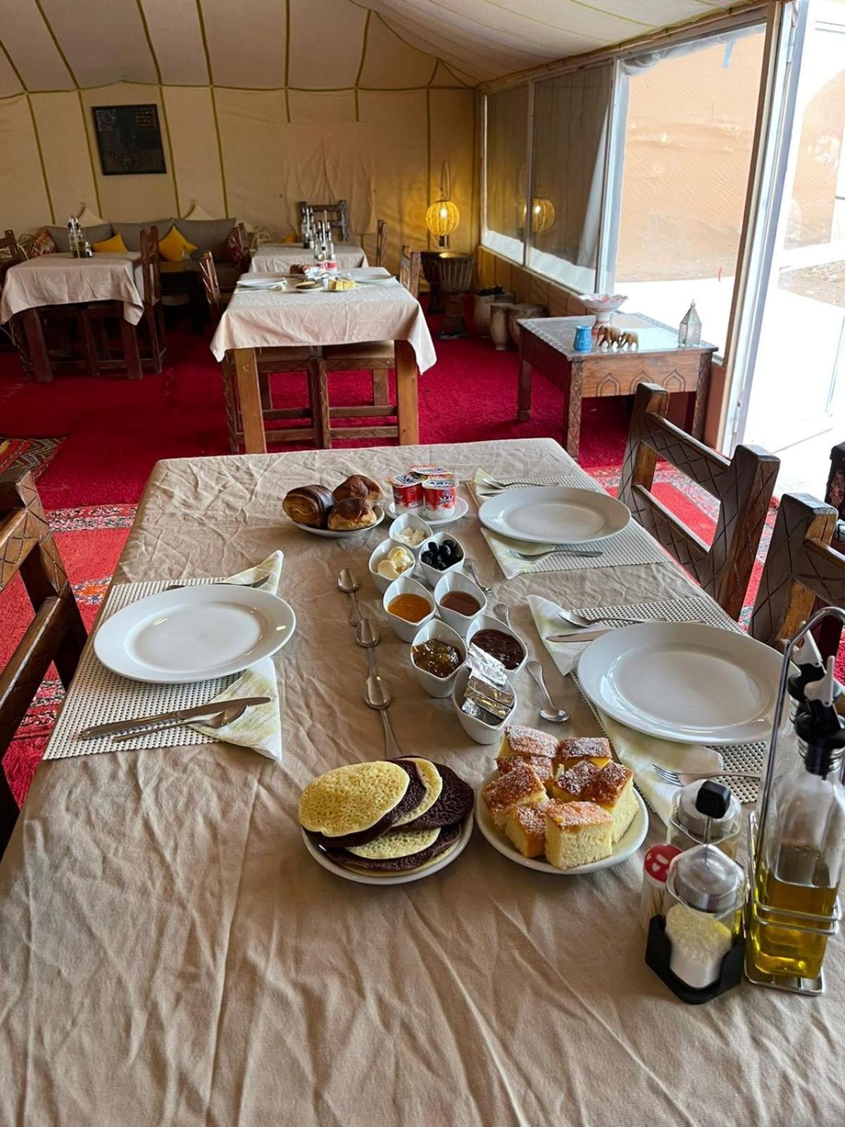 Erg Chebbi Sahara Camp Hotel Merzouga Bagian luar foto